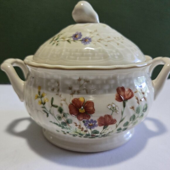 Mikasa Sugar Bowl with Salt & Pepper Shakers - Picture 2 of 14